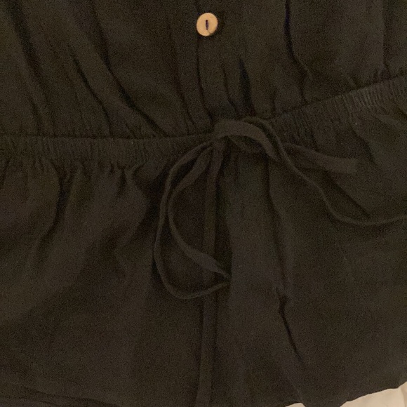 NWOT one clothing size medium black ruched top cap sleeves - Picture 3 of 4